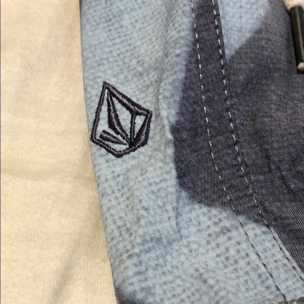 Volcom shorts - Picture 2 of 5